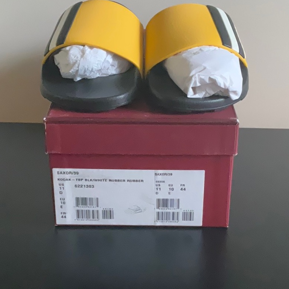 NWT Men’s Bally Yellow and Black Slide Sandals